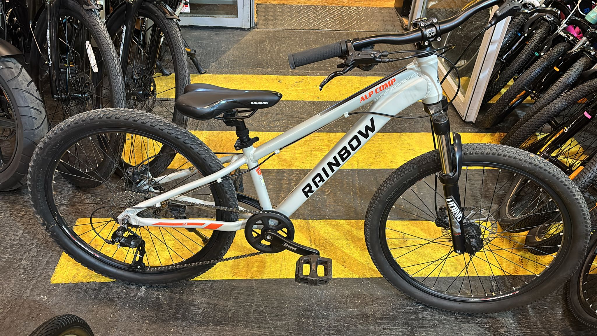 ריינבו R7 24 - הרצליה ריידאון 