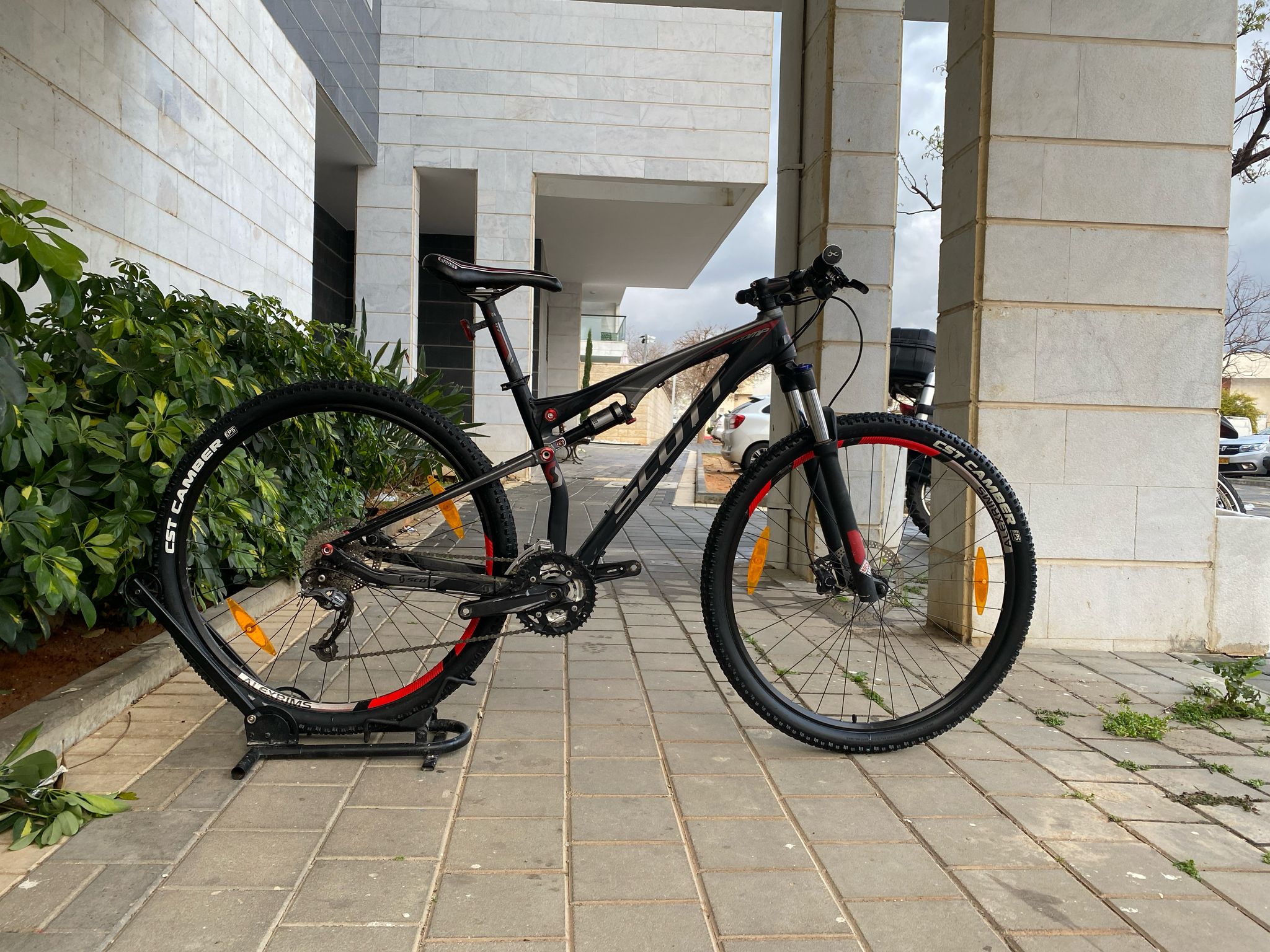 SCOTT SPARK M - סניף חריש 