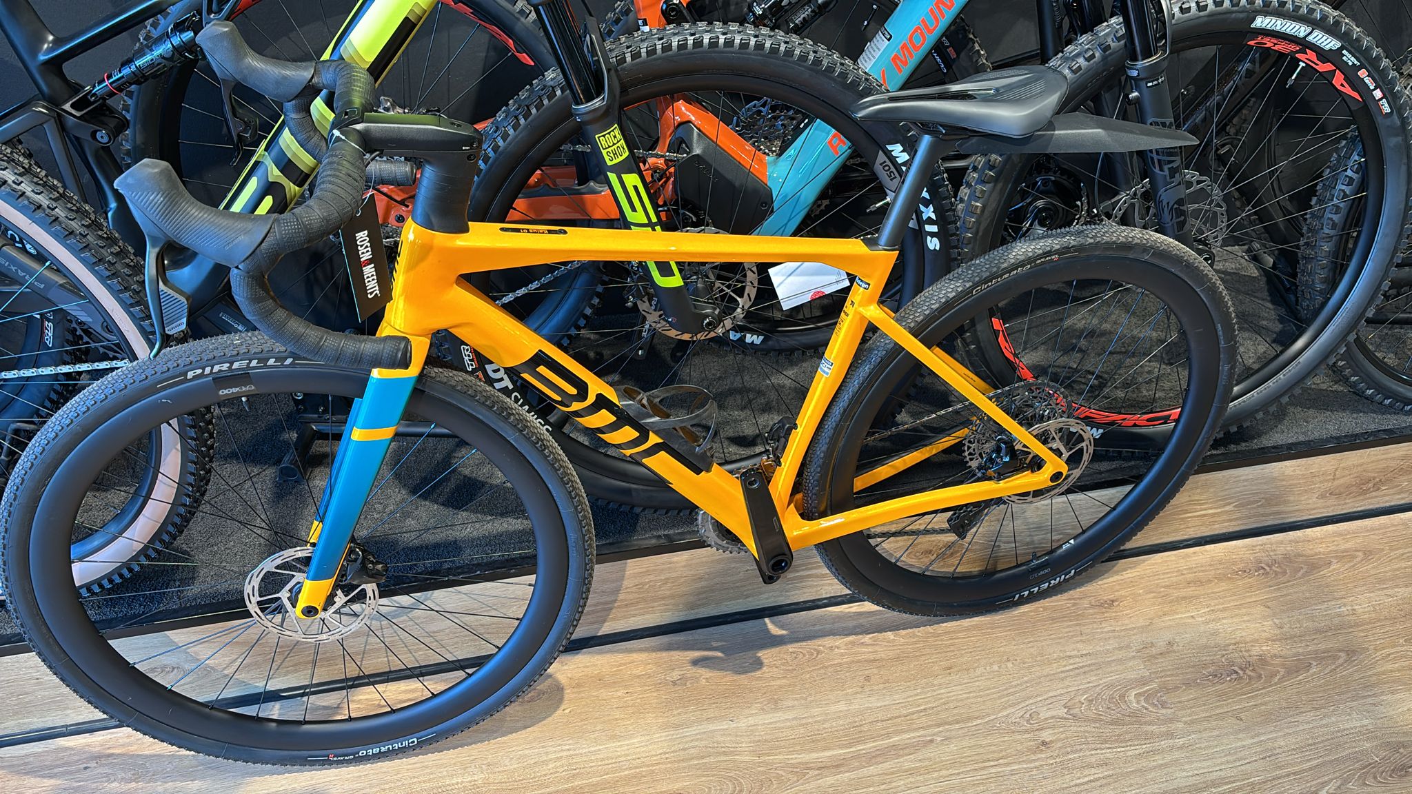 כביש קרבון BMC 54 THREE ORANGE SRAM RIVAL AXS KAIUS - הרצליה פיתוח