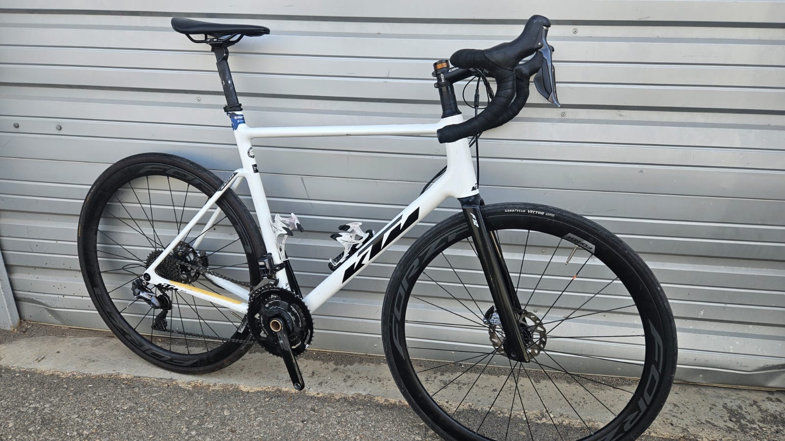 כביש קרבון KTM REVELATOR XL DI2 - סניף כרמיאל 