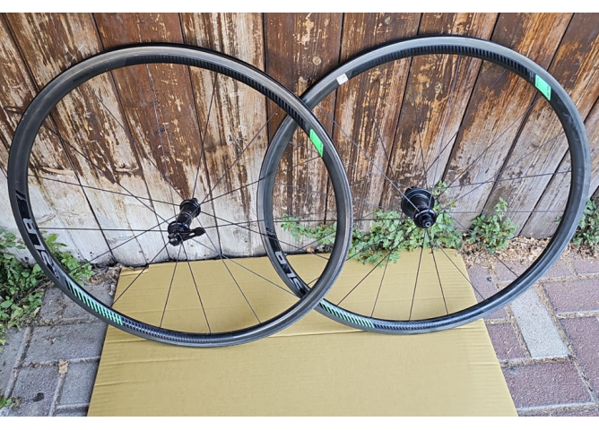 סט גלגלי קרבון SLR  לכביש כחדשים (לא לדיסק) - סניף מוצקין 