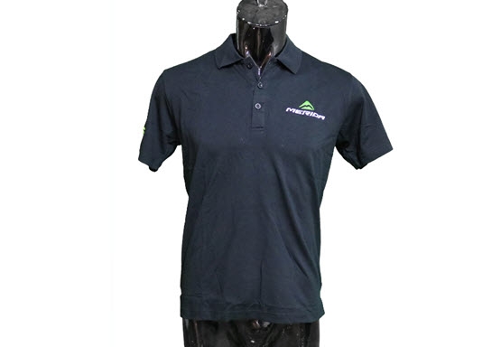 חולצת פולו שחורה לוגו MERIDA