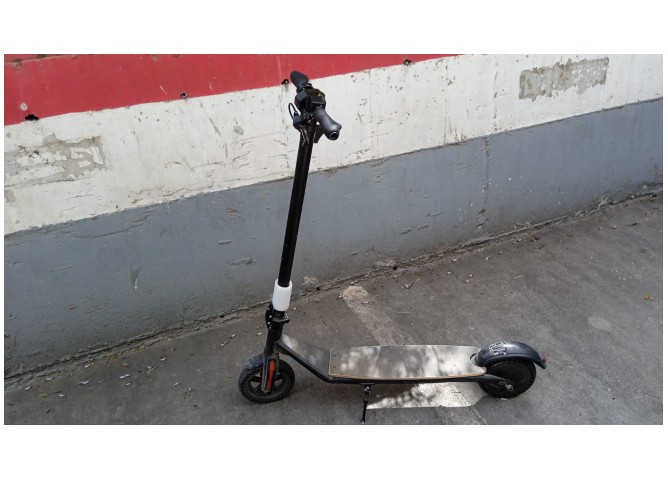 קורקינט חשמלי בננה - תל אביב עזריאלי