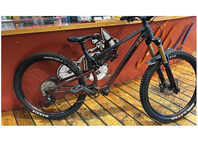 רוקי מאונטיין מכאני 2023  L  ALTITUDE A70 כחדשים - סניף עפולה