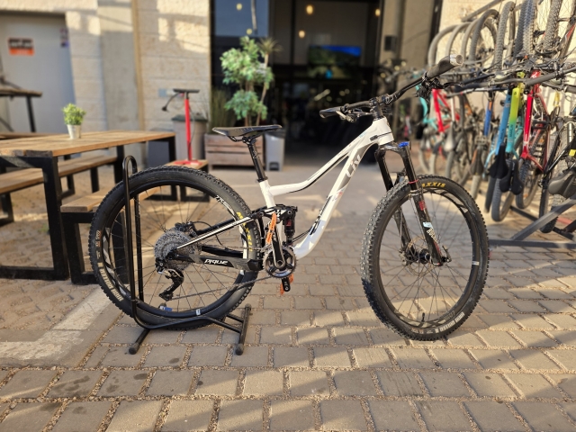 ש"מ אלומיניום נשים (B) LIV PIQUE XS 27.5 - דמו 364 