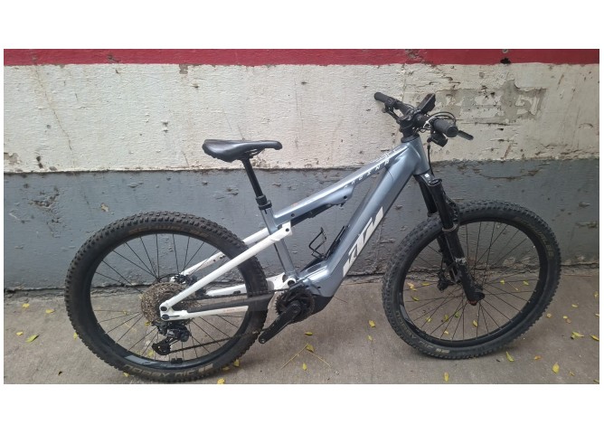 KTM מידה S  חשמלי - תל אביב עזריאלי 